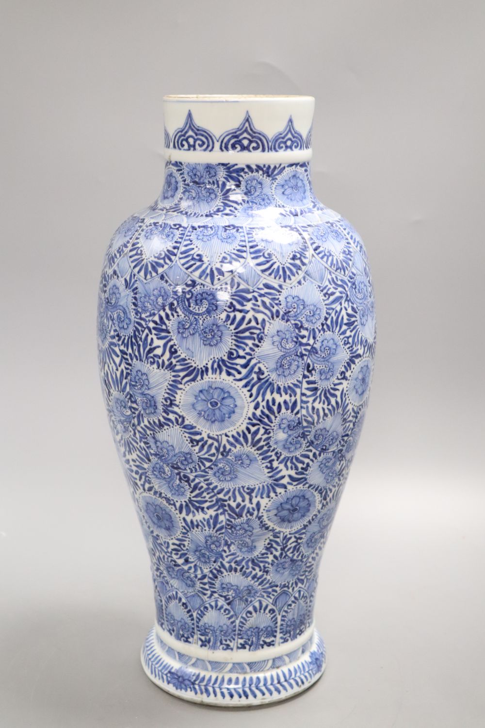 A large Chinese Kangxi blue and white vase, height 41cm